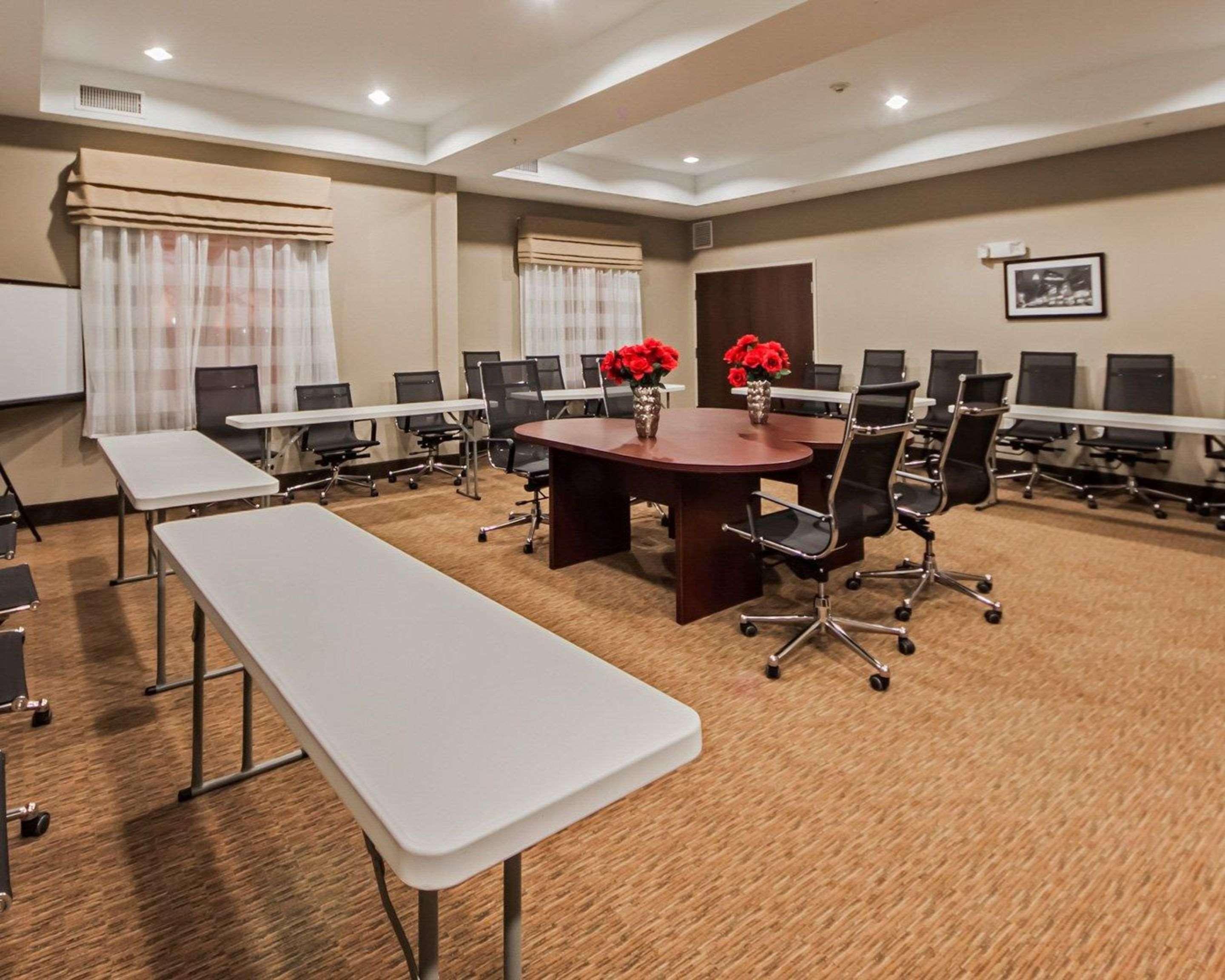Sleep Inn & Suites Елк Сити Екстериор снимка